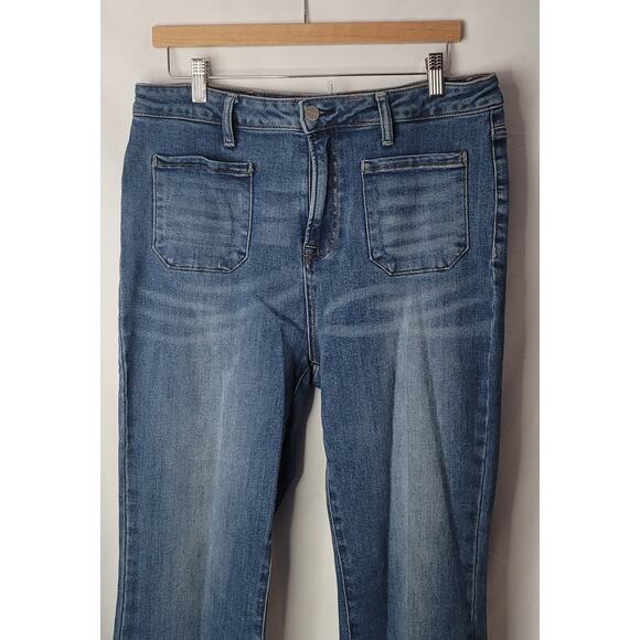 Risen- Women's high rise front patch pocket bell bottom jeans- size 15 - Picture 3 of 9